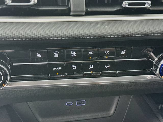New 2027 Chevrolet Equinox LT w/ Safety and Technology Package FWD image 21