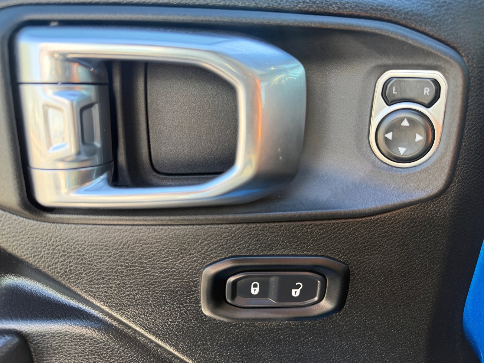 Used 2023 Jeep Gladiator Willys image 14