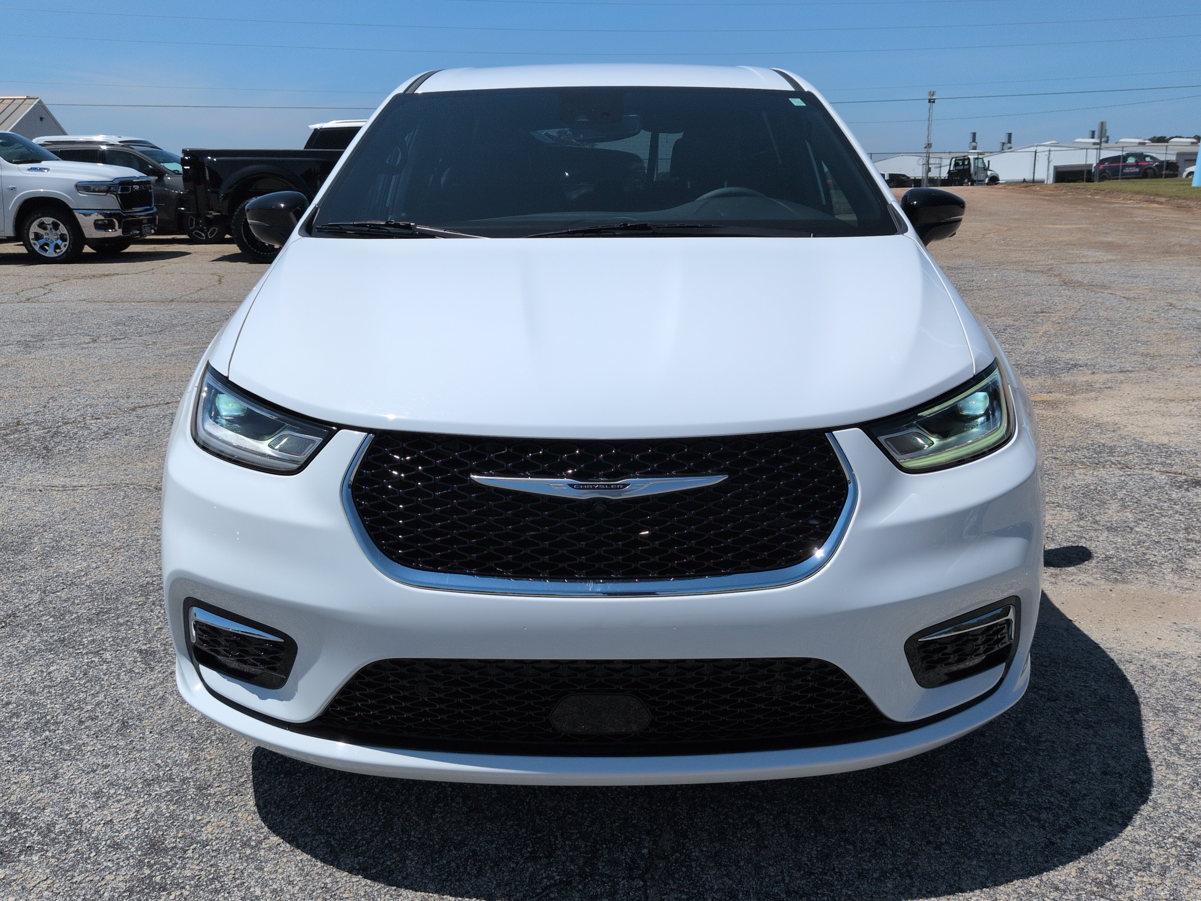 Certified 2025 Chrysler Pacifica Select FWD image 7