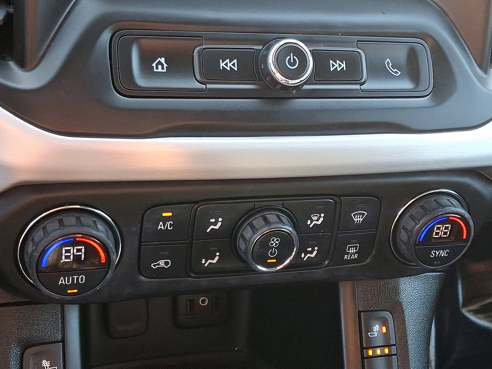 Used 2019 GMC Acadia SLE w/ LPO, Floor Liner Package image 17