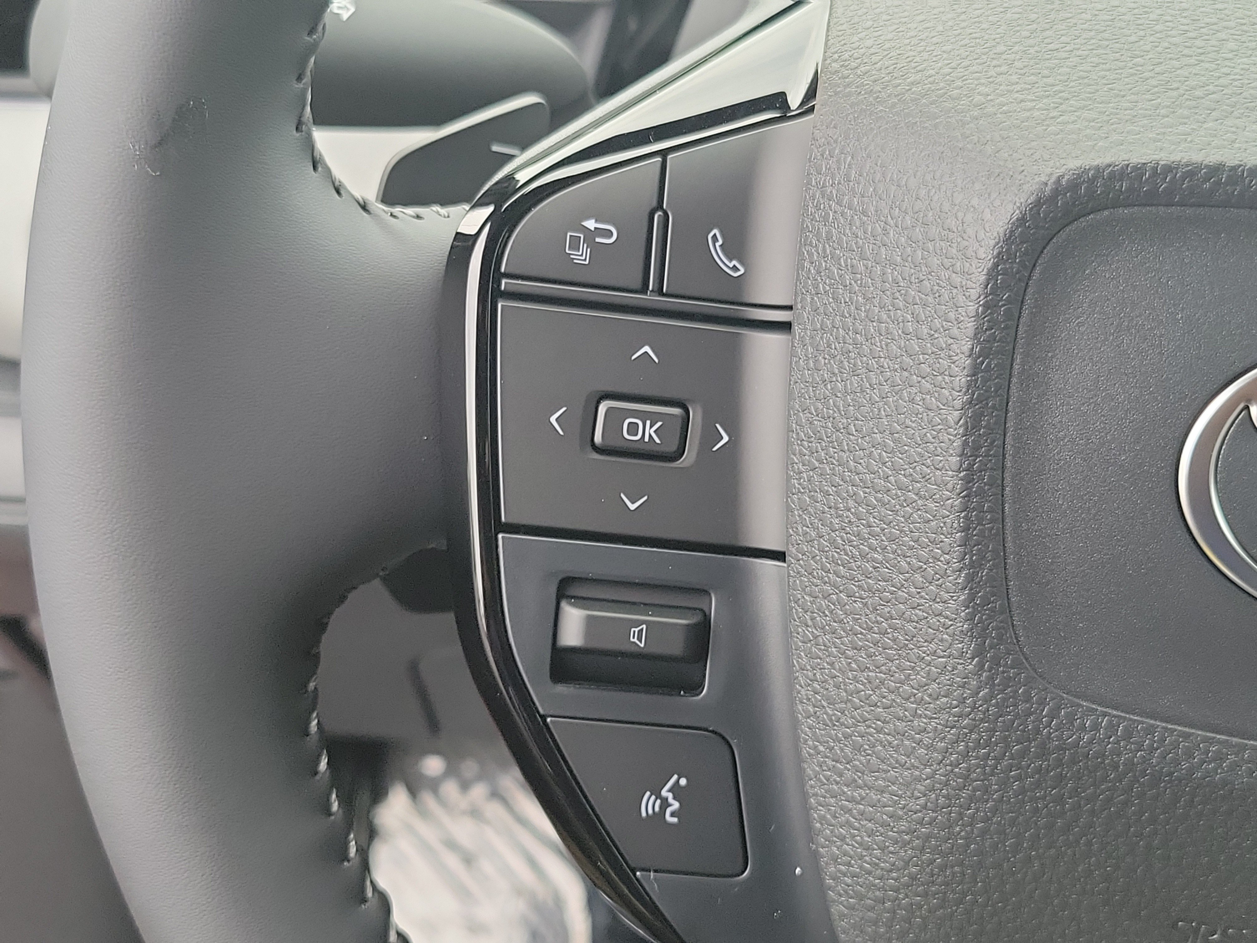 New 2026 Toyota C-HR AWD/4WD image 27