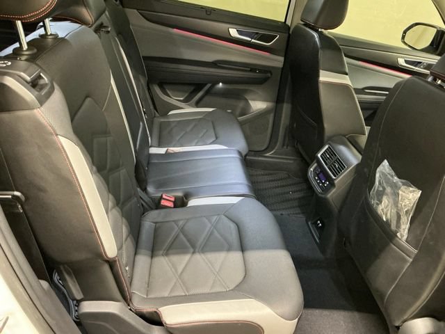 Used 2024 Volkswagen Atlas Peak Edition SE AWD/4WD image 21