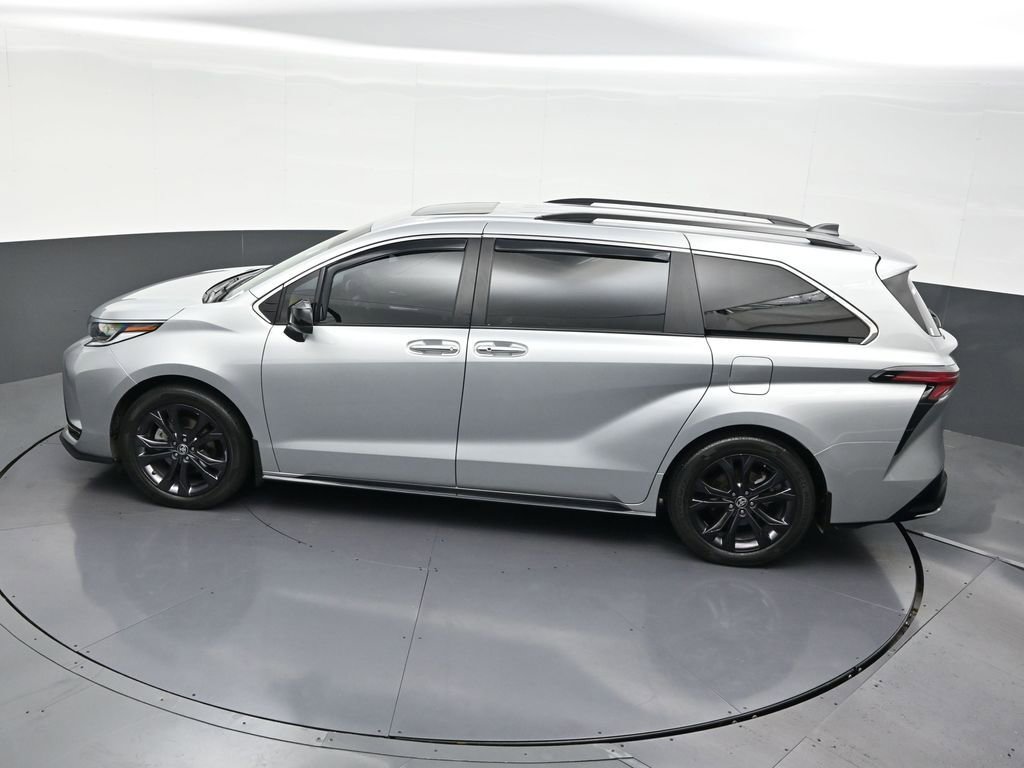 Used 2024 Toyota Sienna XSE w/ XSE Plus Package FWD image 19