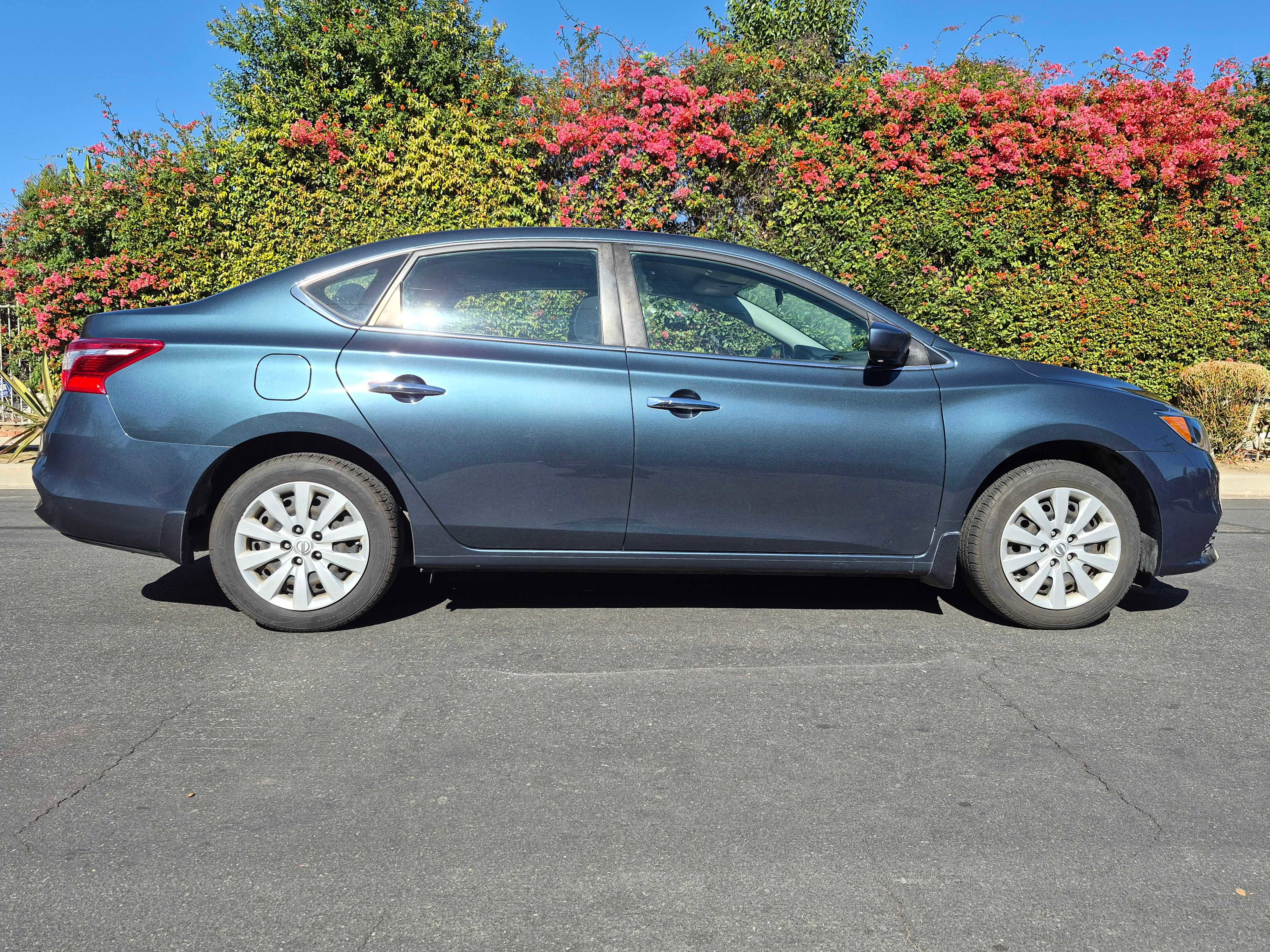 Used 2016 Nissan Sentra SV w/ Driver's Assist Package image 8