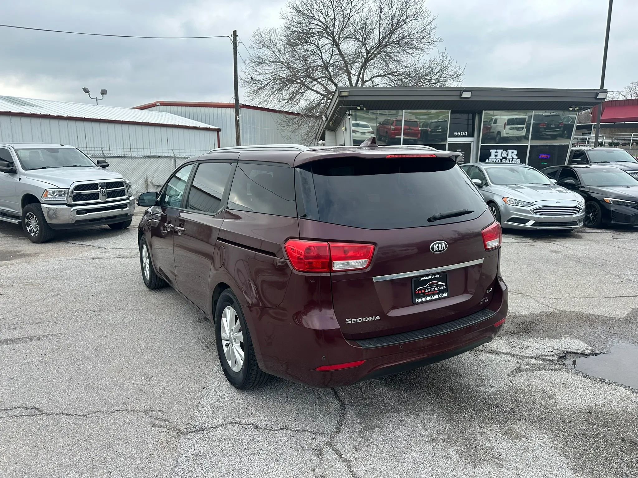 Used 2016 Kia Sedona LX w/ LX Convenience Package FWD image 3