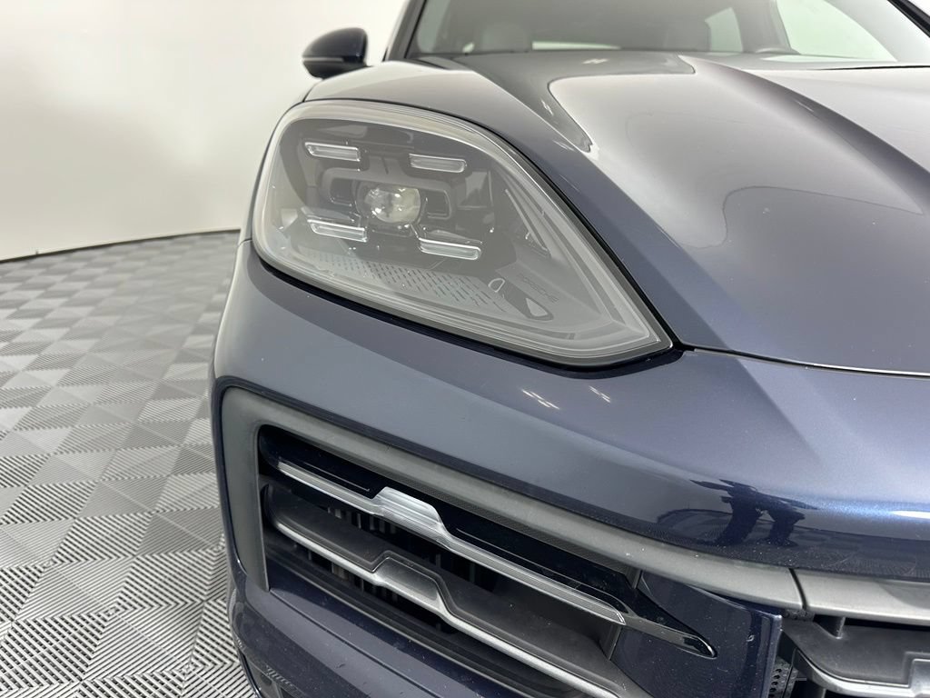 Certified 2024 Porsche Cayenne w/ Premium Package Plus (PFM) AWD/4WD image 9