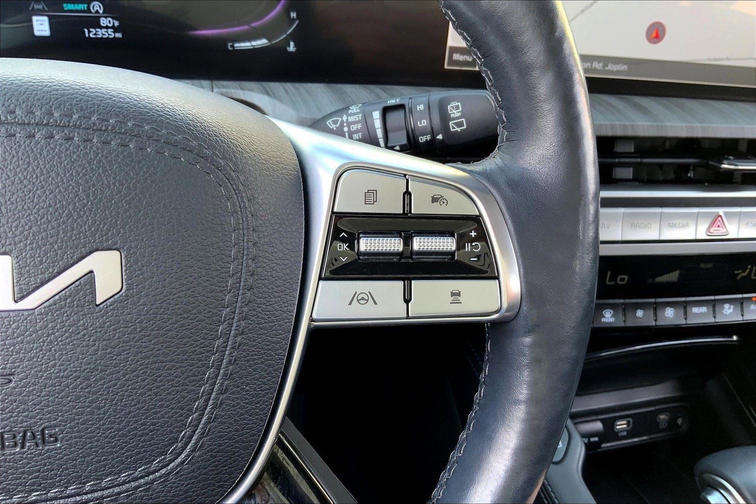 Used 2024 Kia Telluride EX w/ EX Captain's Chair Package image 18