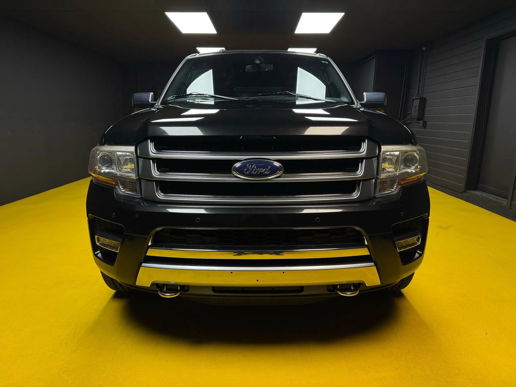 Used 2015 Ford Expedition EL Platinum image 2