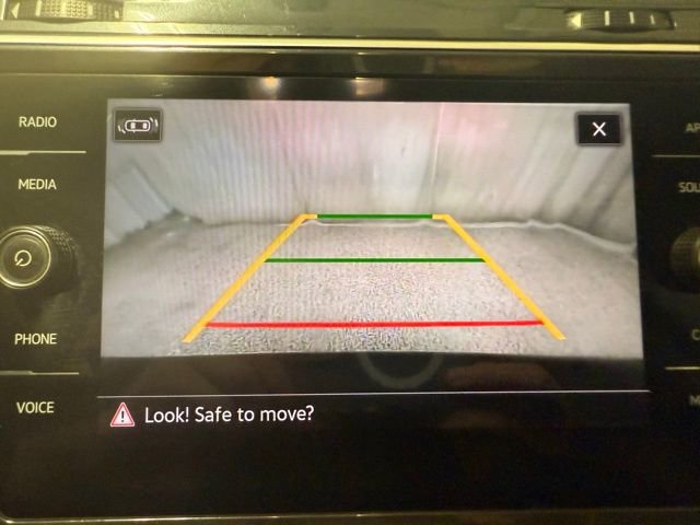 Used 2021 Volkswagen Tiguan SE image 14