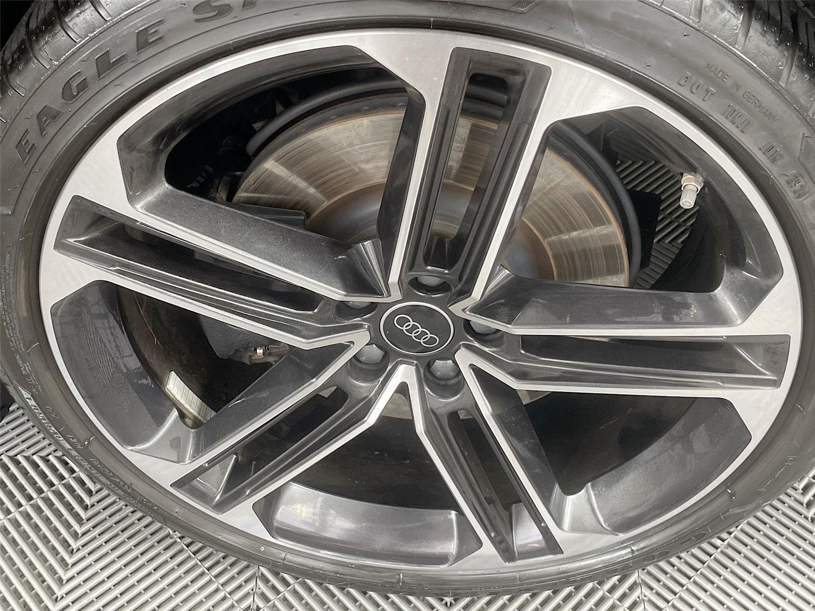 Used 2025 Audi A8 L 3.0T AWD/4WD image 35
