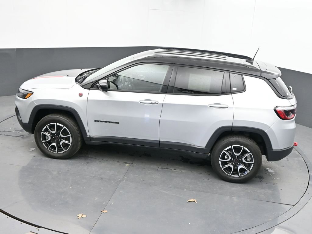 Used 2025 Jeep Compass Trailhawk AWD/4WD image 41