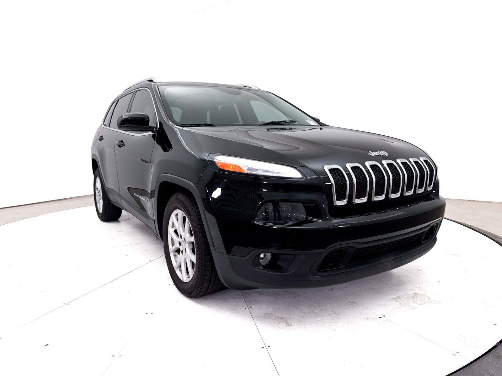 Used 2017 Jeep Cherokee Latitude w/ Comfort & Sound Group FWD image 1
