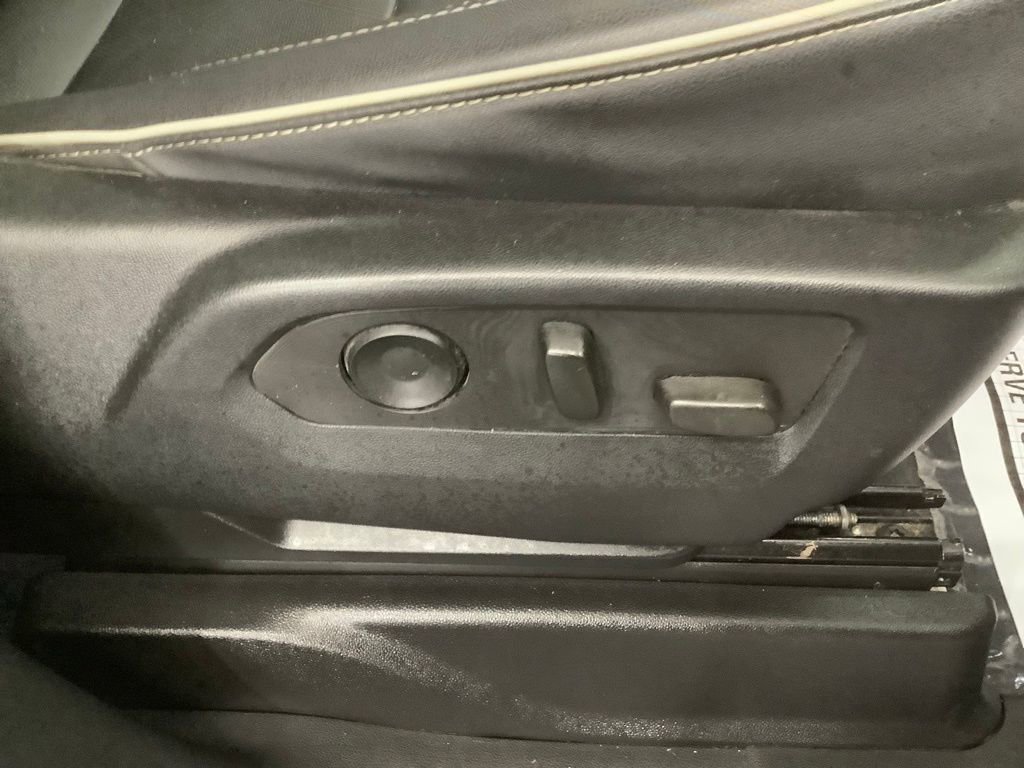 Used 2022 GMC Yukon XL SLT w/ SLT Premium Package AWD/4WD image 28