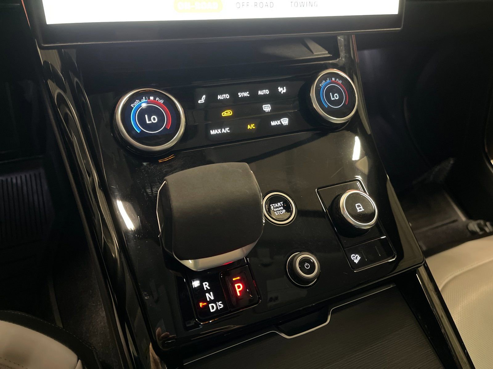 Used 2023 Land Rover Range Rover Sport SE Dynamic image 24