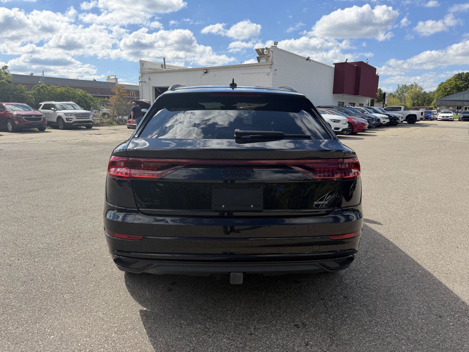 Used 2023 Audi Q8 Premium w/ Convenience Package AWD/4WD image 3