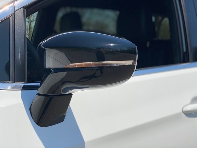 Used 2025 Chrysler Pacifica Select image 11