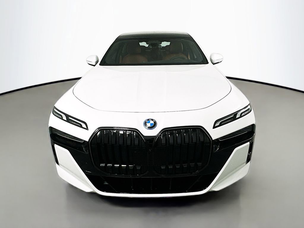 Used 2025 BMW 750e xDrive AWD/4WD image 2