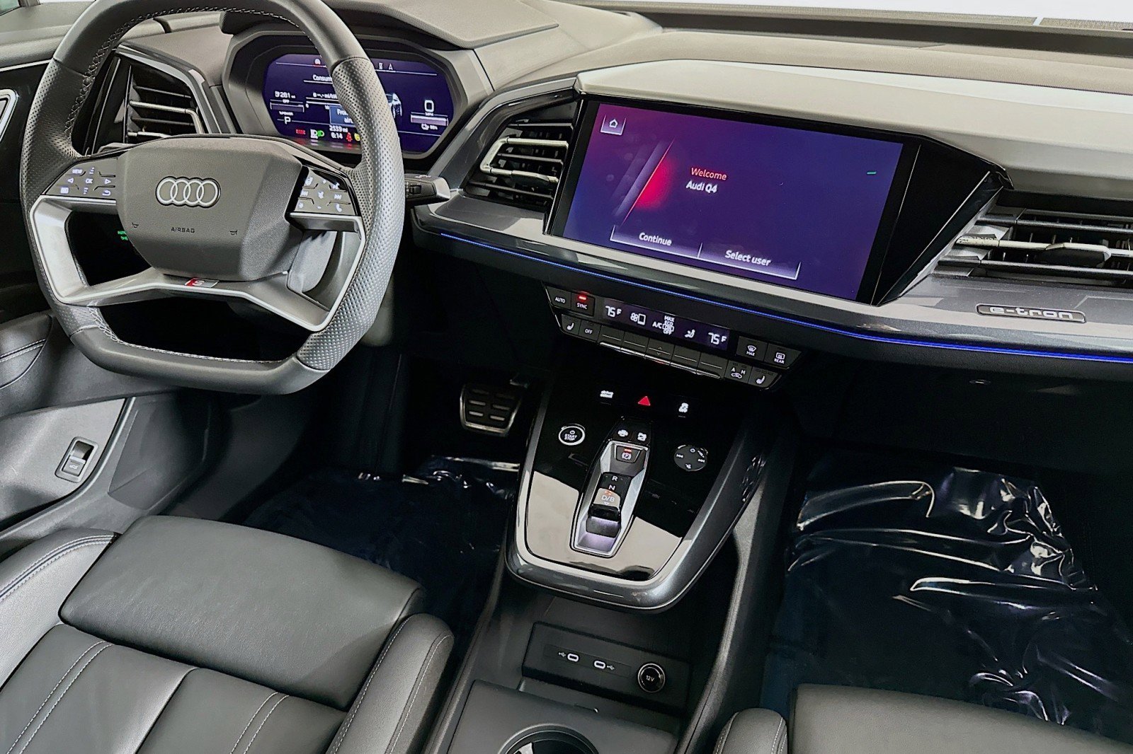 Used 2024 Audi Q4 e-tron Prestige w/ Black Optic Plus Package image 6