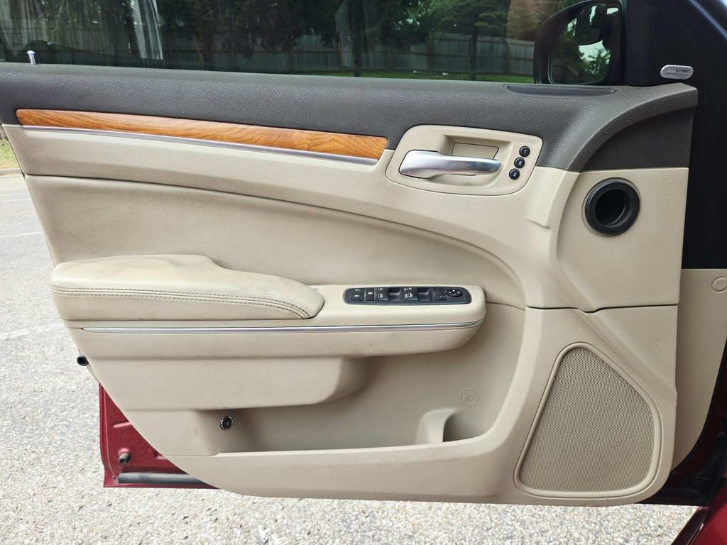 Used 2013 Chrysler 300 C RWD image 21