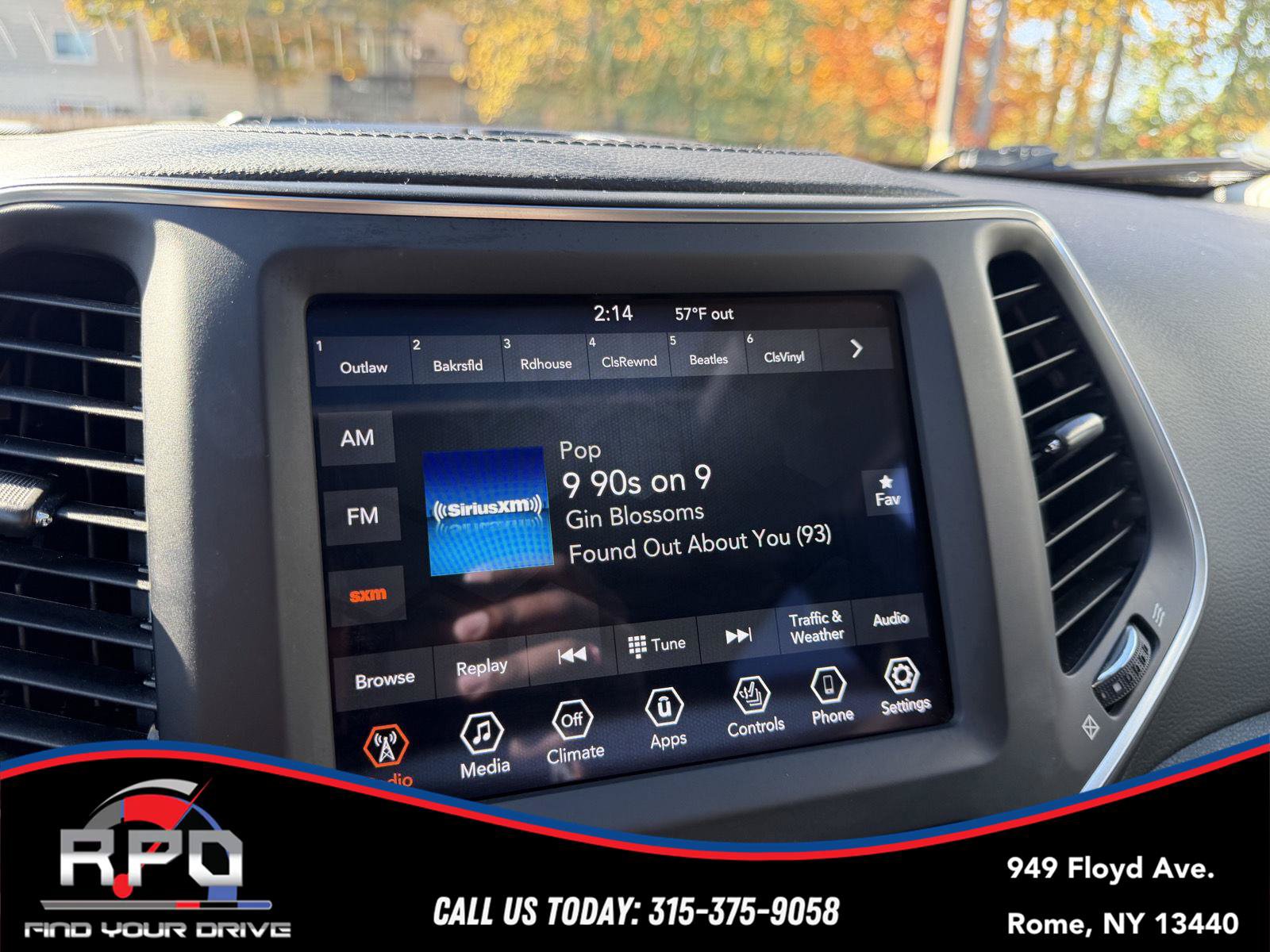 Used 2022 Jeep Cherokee Latitude w/ Sun & Sound Group AWD/4WD image 13