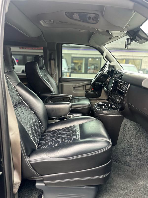 Used 2019 GMC Savana 2500 Extended image 9