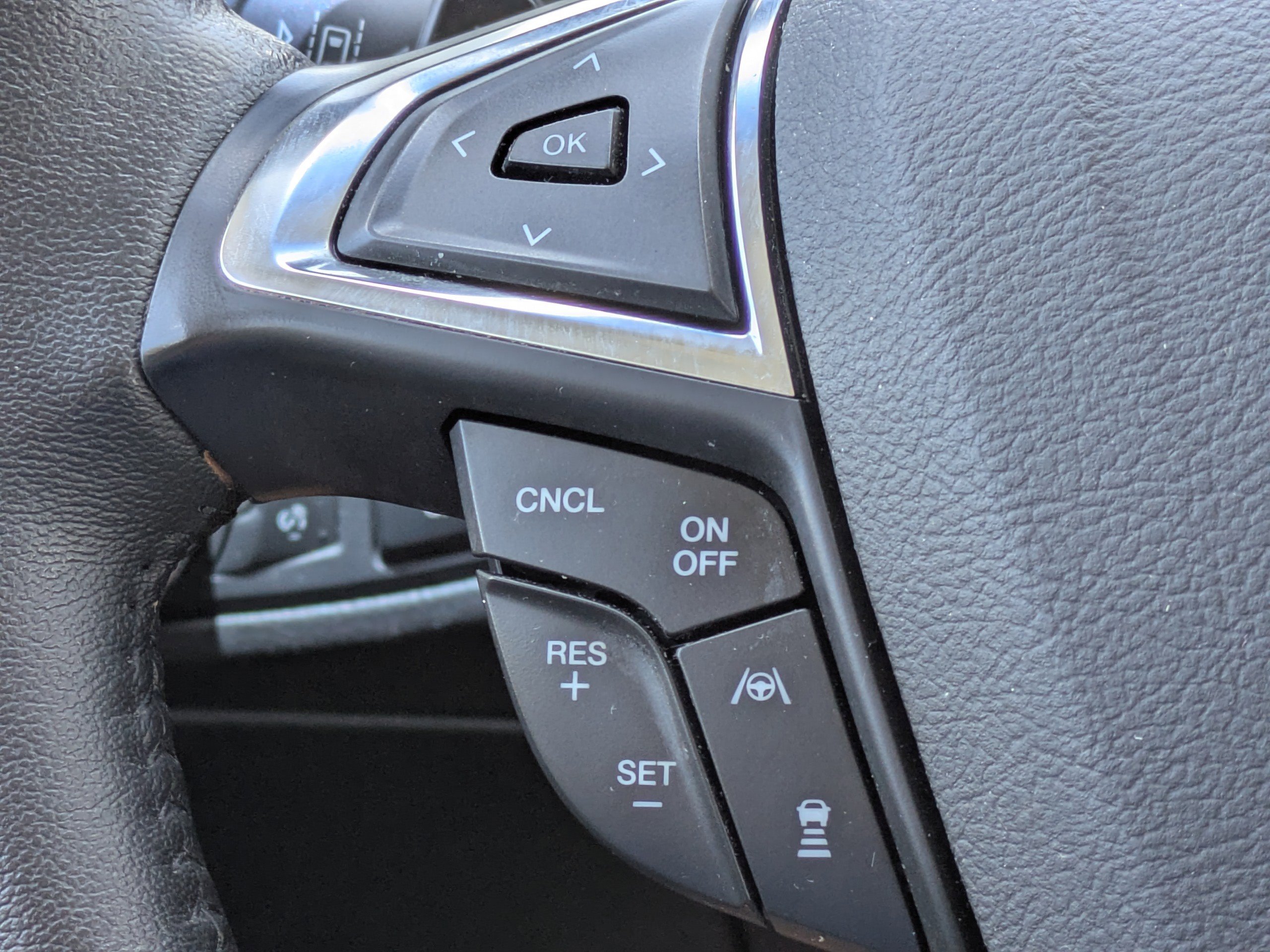 Used 2019 Ford Edge Titanium w/ Cold Weather Package AWD/4WD image 24