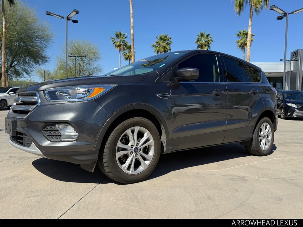 Used 2017 Ford Escape SE image 2
