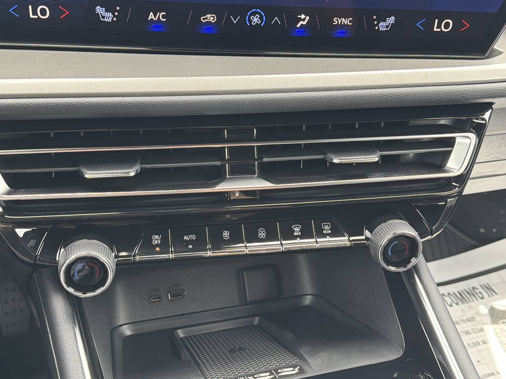 New 2026 Chevrolet Traverse LT w/ Sun and Wheel Package FWD image 6