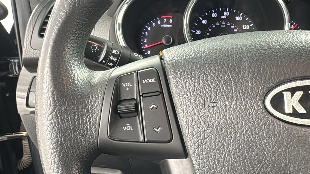 Used 2013 Kia Sorento LX w/ Third Row Pkg image 23
