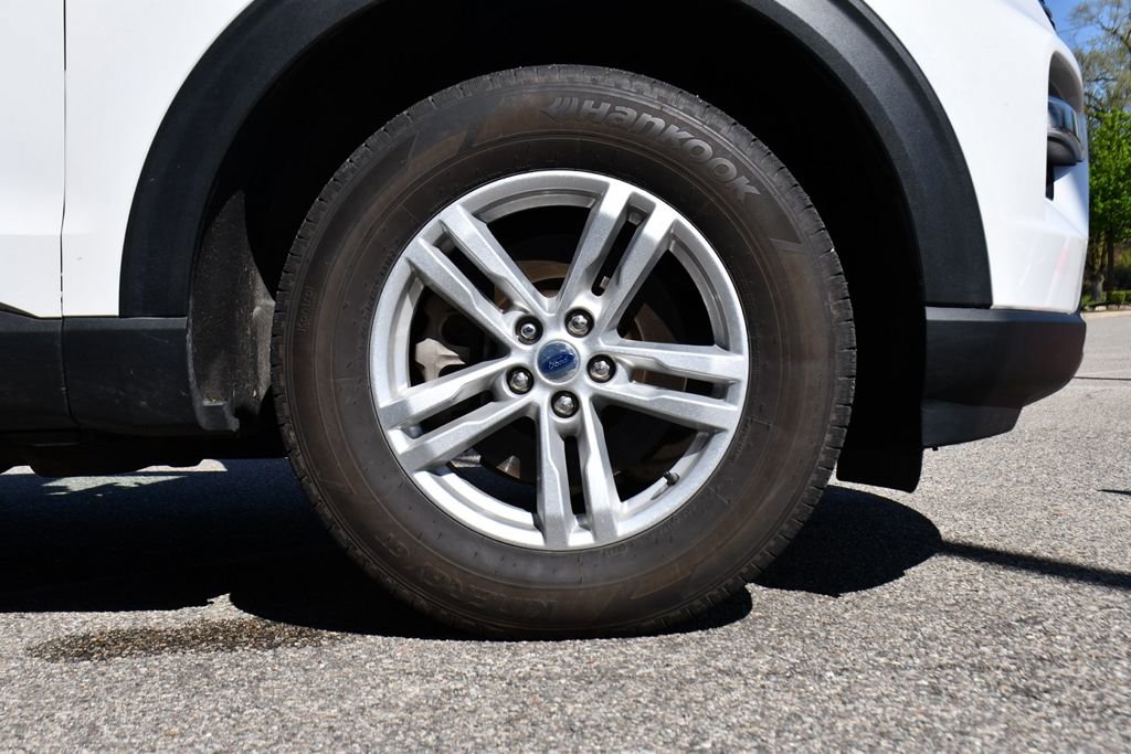 Used 2023 Ford Explorer XLT w/ Equipment Group 202A AWD/4WD image 39