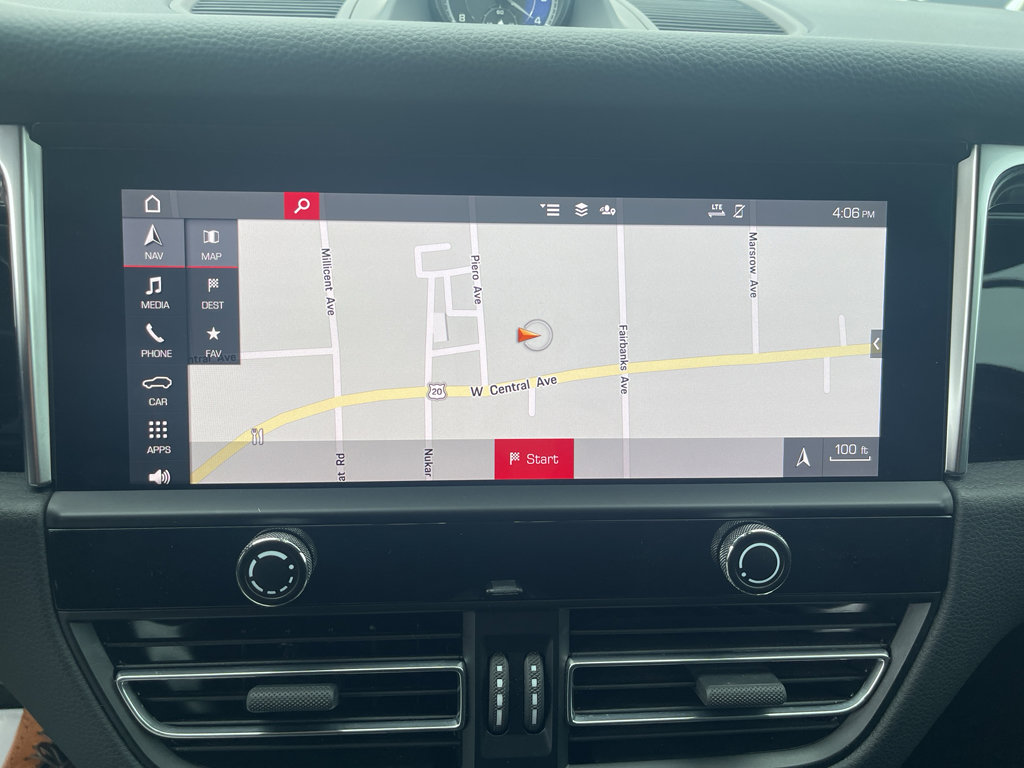 Used 2024 Porsche Macan Turbo image 23