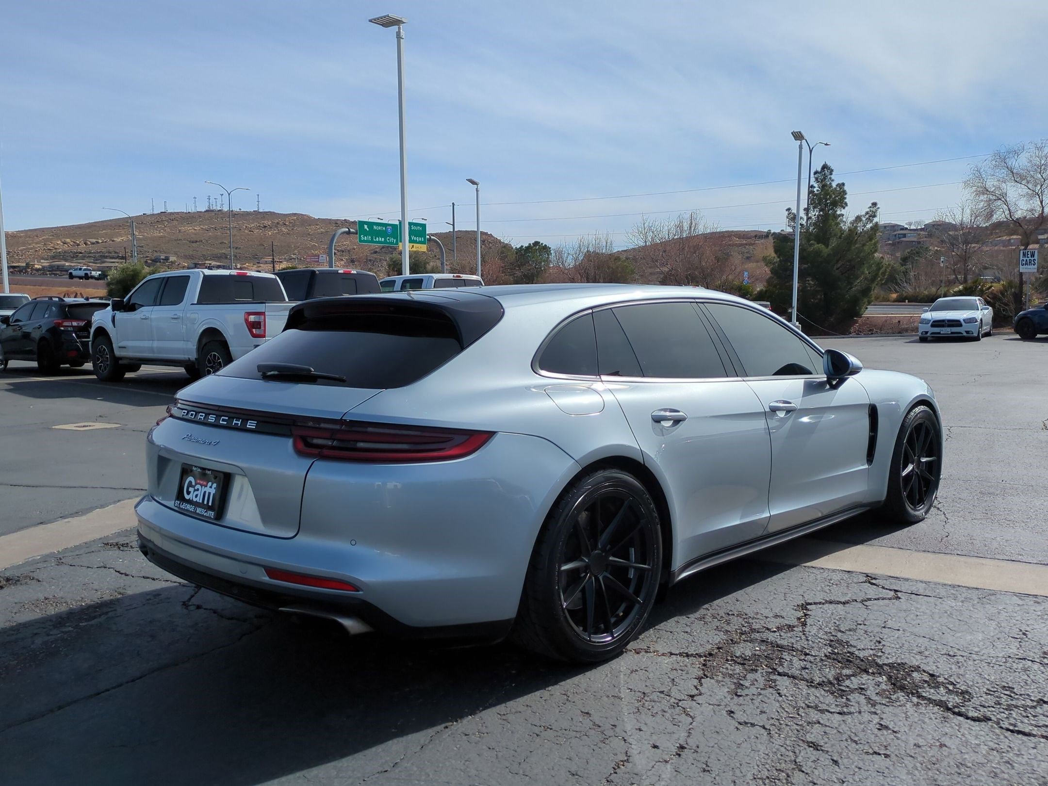 Used 2018 Porsche Panamera 4 image 3