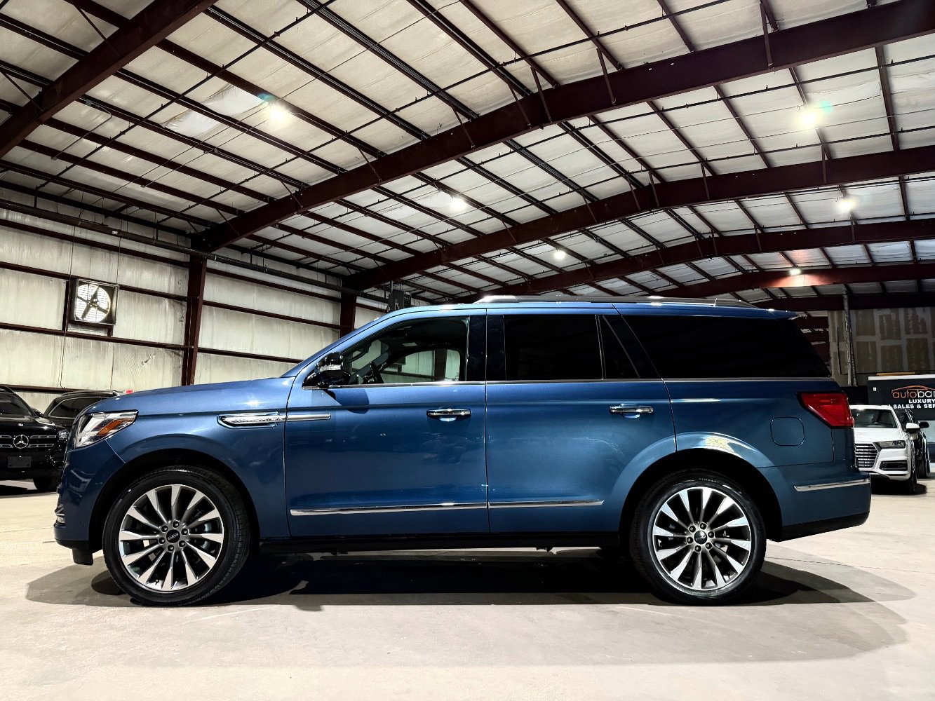 Used 2019 Lincoln Navigator Select w/ Technology Package RWD image 8