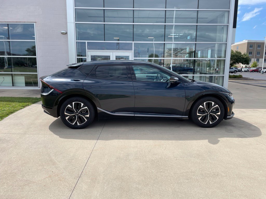 Used 2023 Kia EV6 Wind w/ Wind Technology Package AWD/4WD image 4