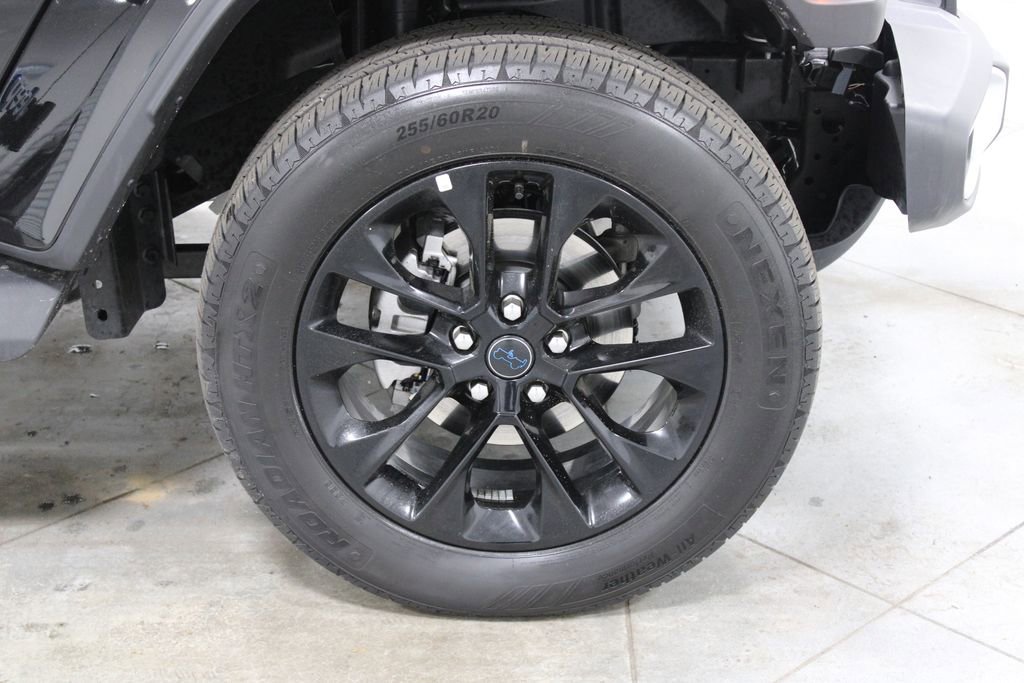 Used 2025 Jeep Wrangler Sahara 4xe image 16