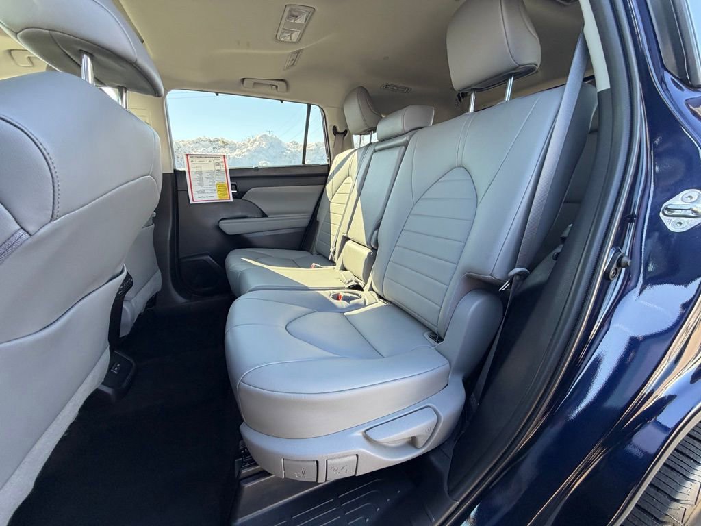 Used 2022 Toyota Highlander XLE image 42