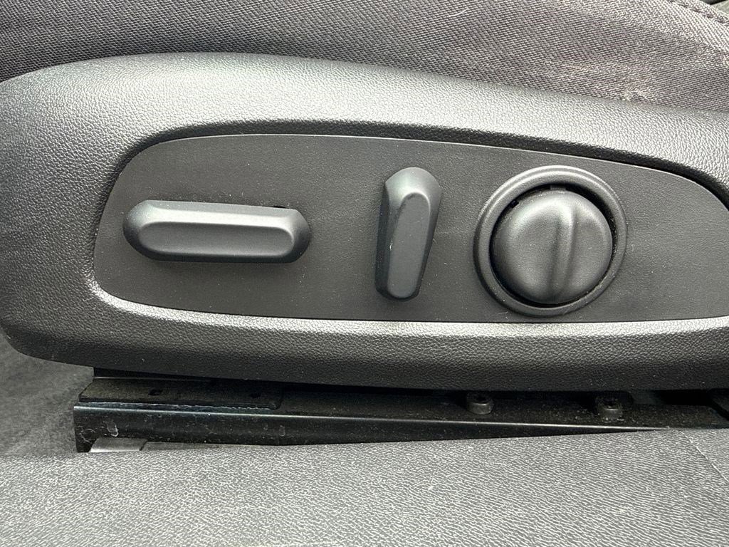 Used 2017 Chevrolet Malibu LT image 23