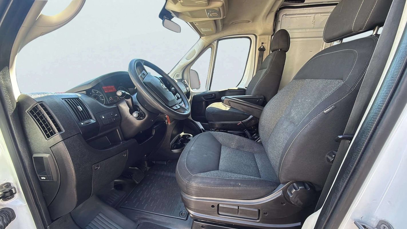 Used 2018 RAM ProMaster 2500 w/ Premium Appearance Group FWD image 11