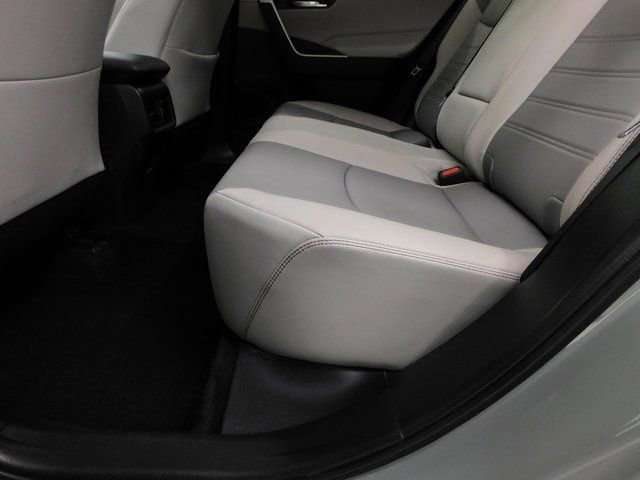 Used 2021 Toyota RAV4 XLE Premium image 23