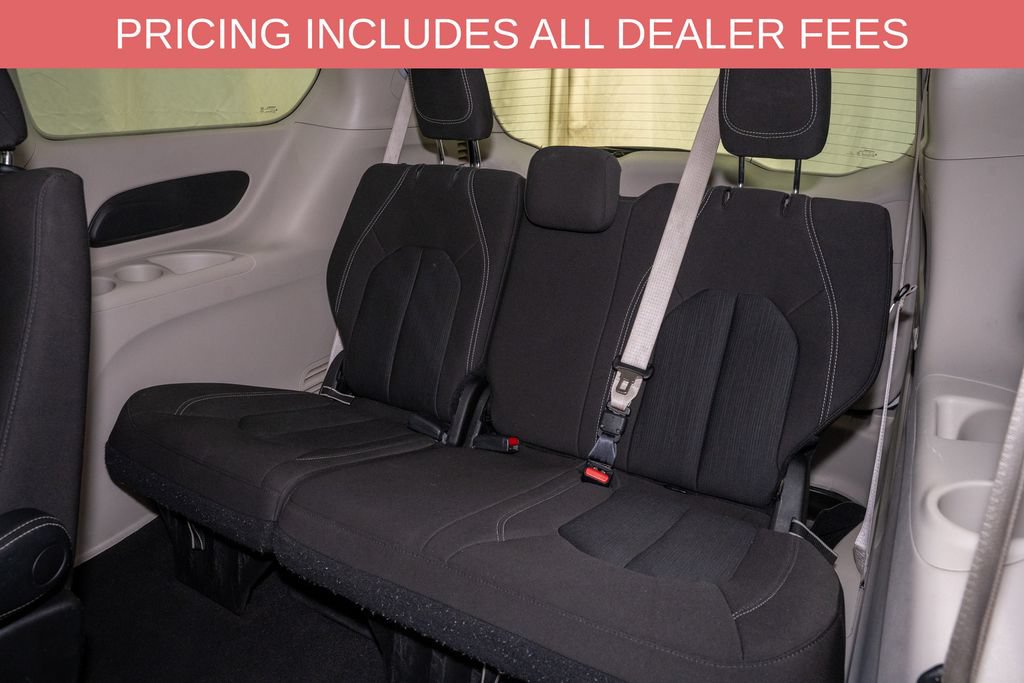 Used 2023 Chrysler Voyager LX FWD image 9