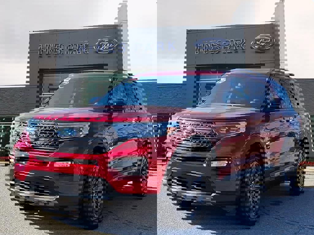 Certified 2022 Ford Explorer XLT w/ Equipment Group 202A image 3