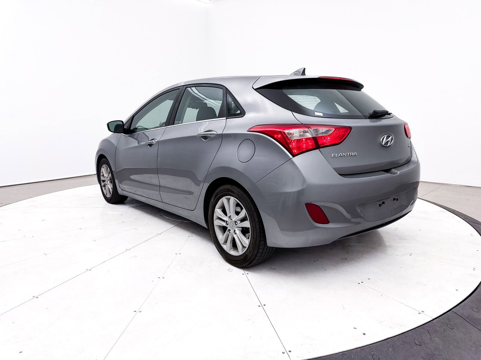 Used 2013 Hyundai Elantra GT image 2