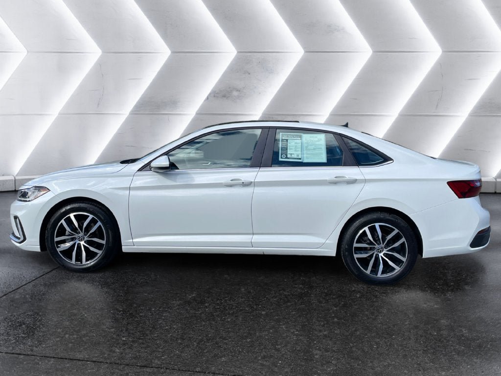 Certified 2026 Volkswagen Jetta SE FWD image 3