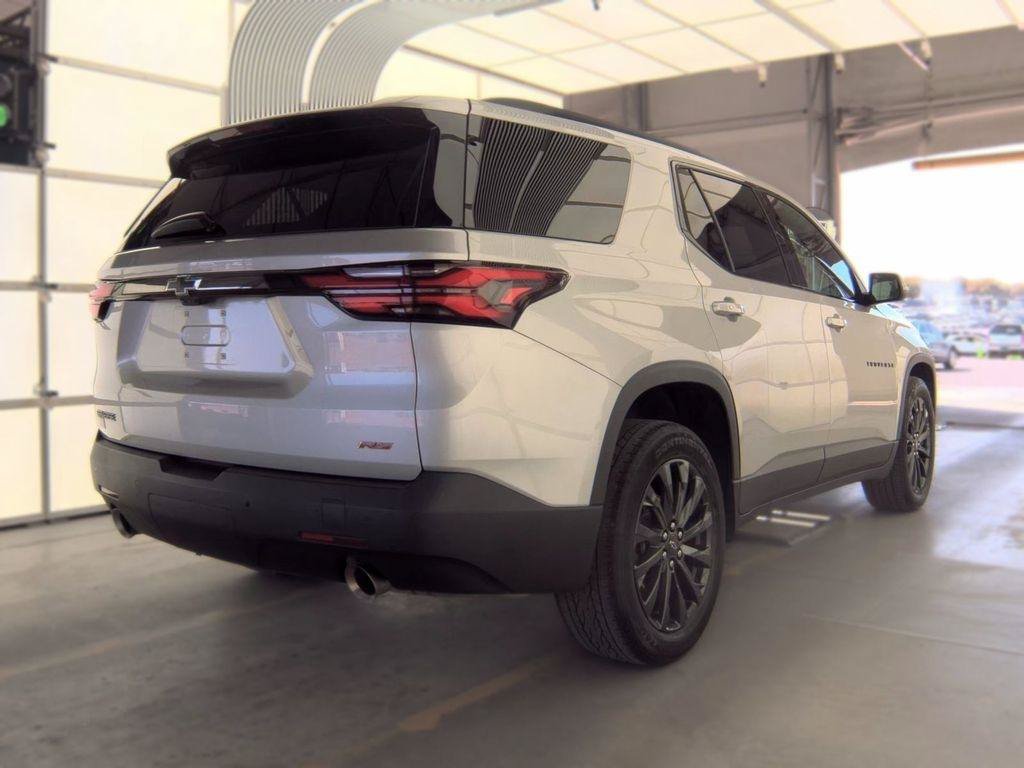 Used 2022 Chevrolet Traverse RS FWD image 8