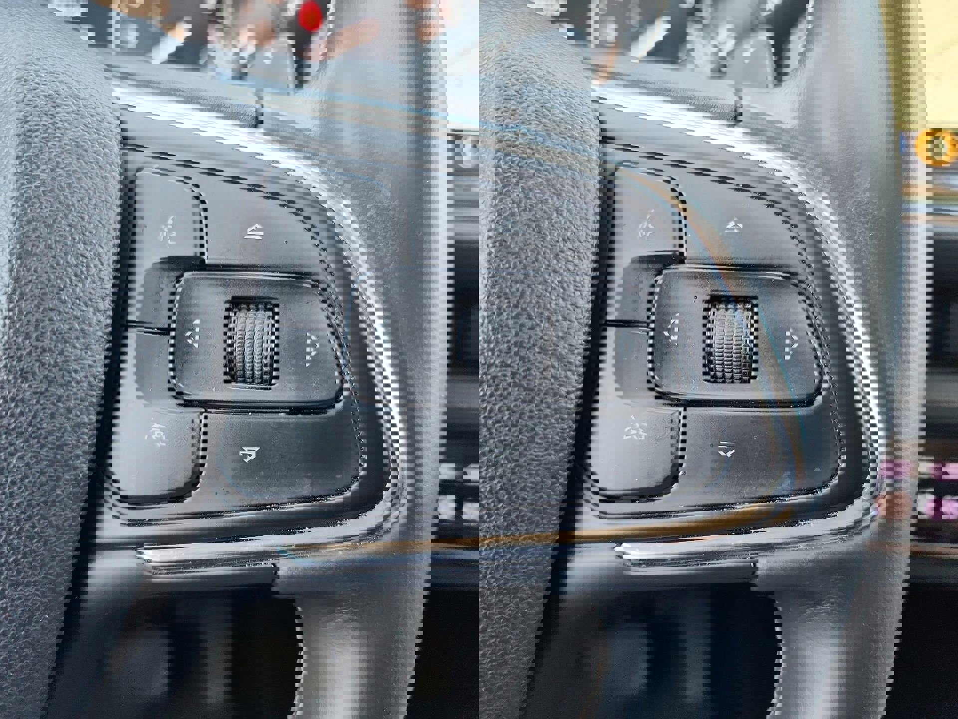 Used 2023 Buick Envision Avenir image 21