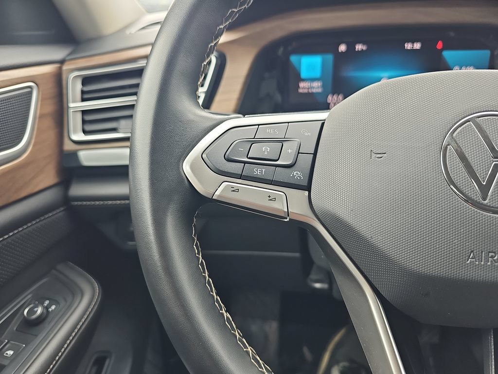 Used 2025 Volkswagen Atlas SE FWD image 17