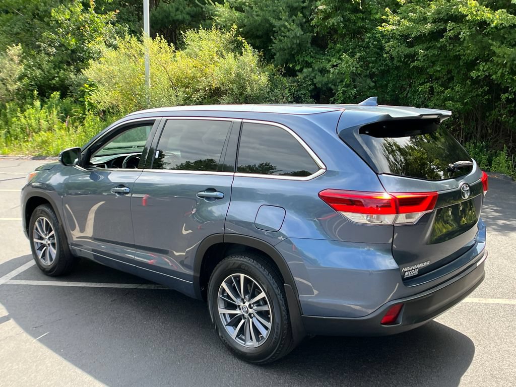 Used 2018 Toyota Highlander XLE AWD/4WD video 3