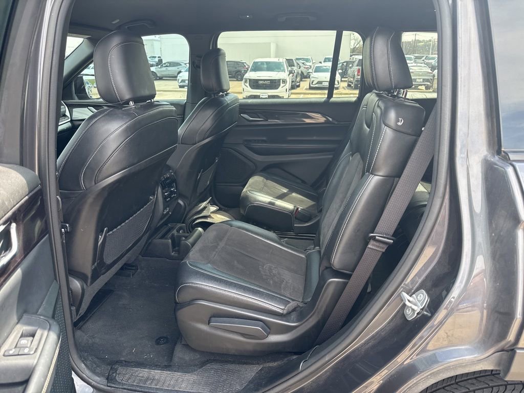 Used 2023 Jeep Grand Cherokee L Laredo image 8