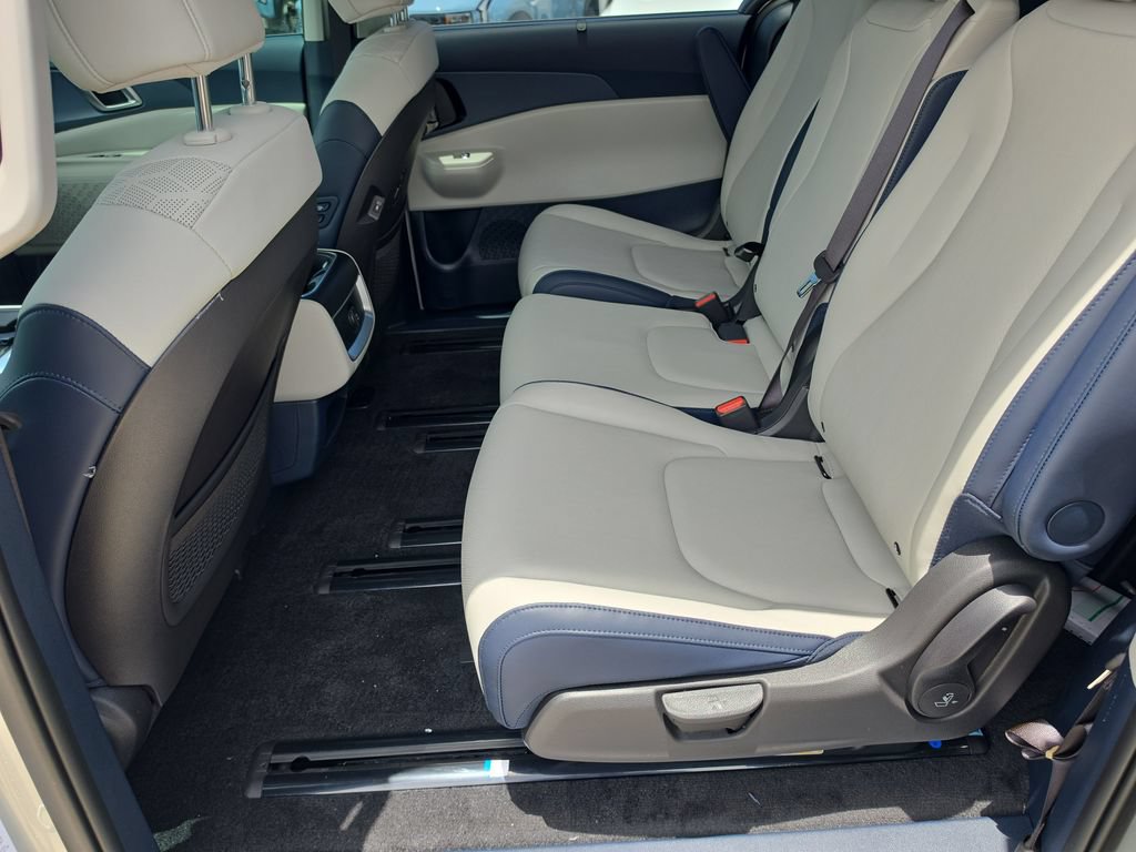 New 2026 Kia Carnival EX FWD image 17