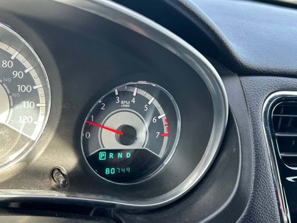 Used 2011 Chrysler 200 Touring FWD image 21